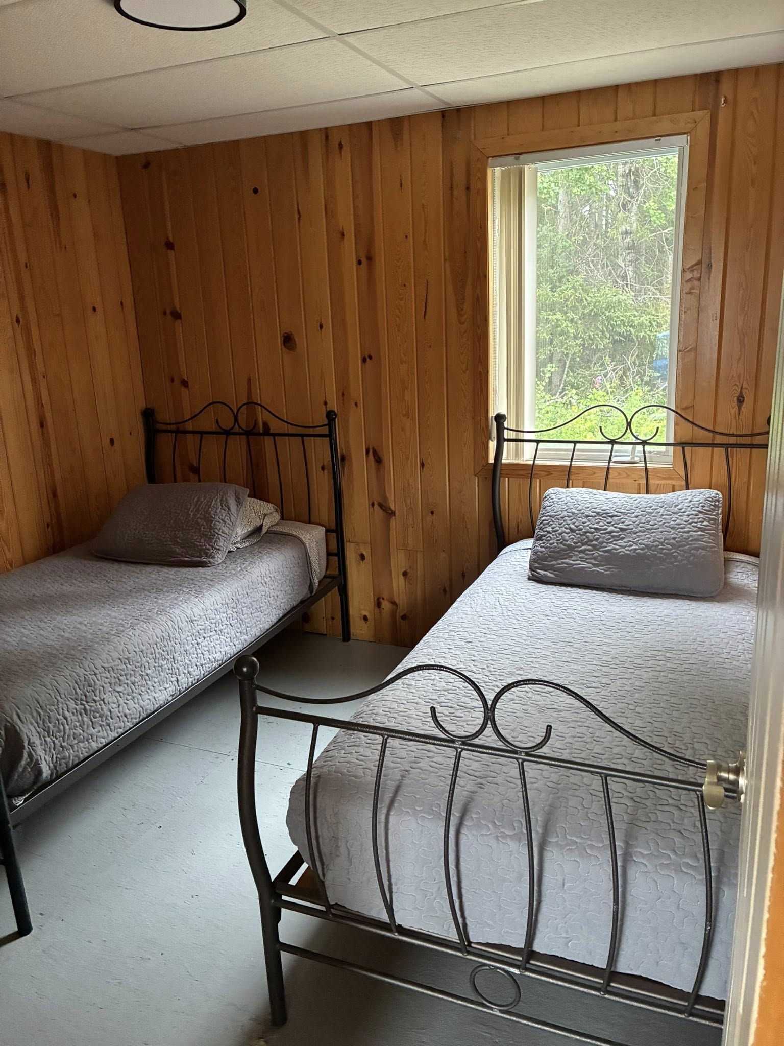 Chambre du chalet 2 du Relais Onatchiway - 2 lits simples