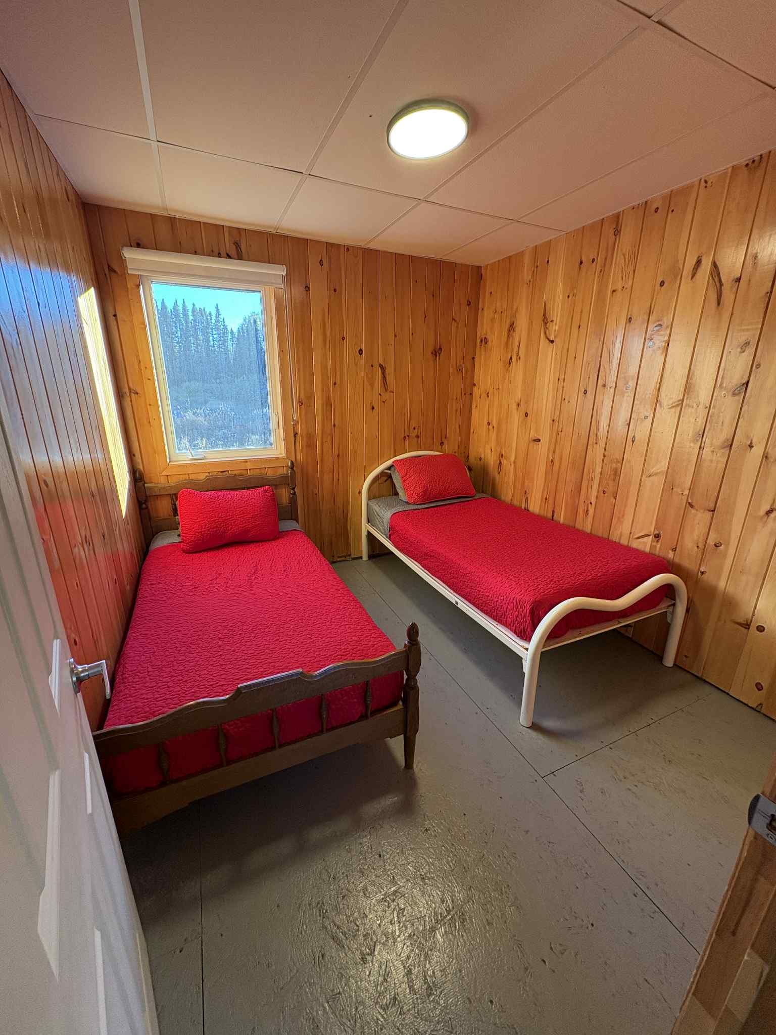 Chambre chalet 4 du Relais Onatchiway : 2 lits simples