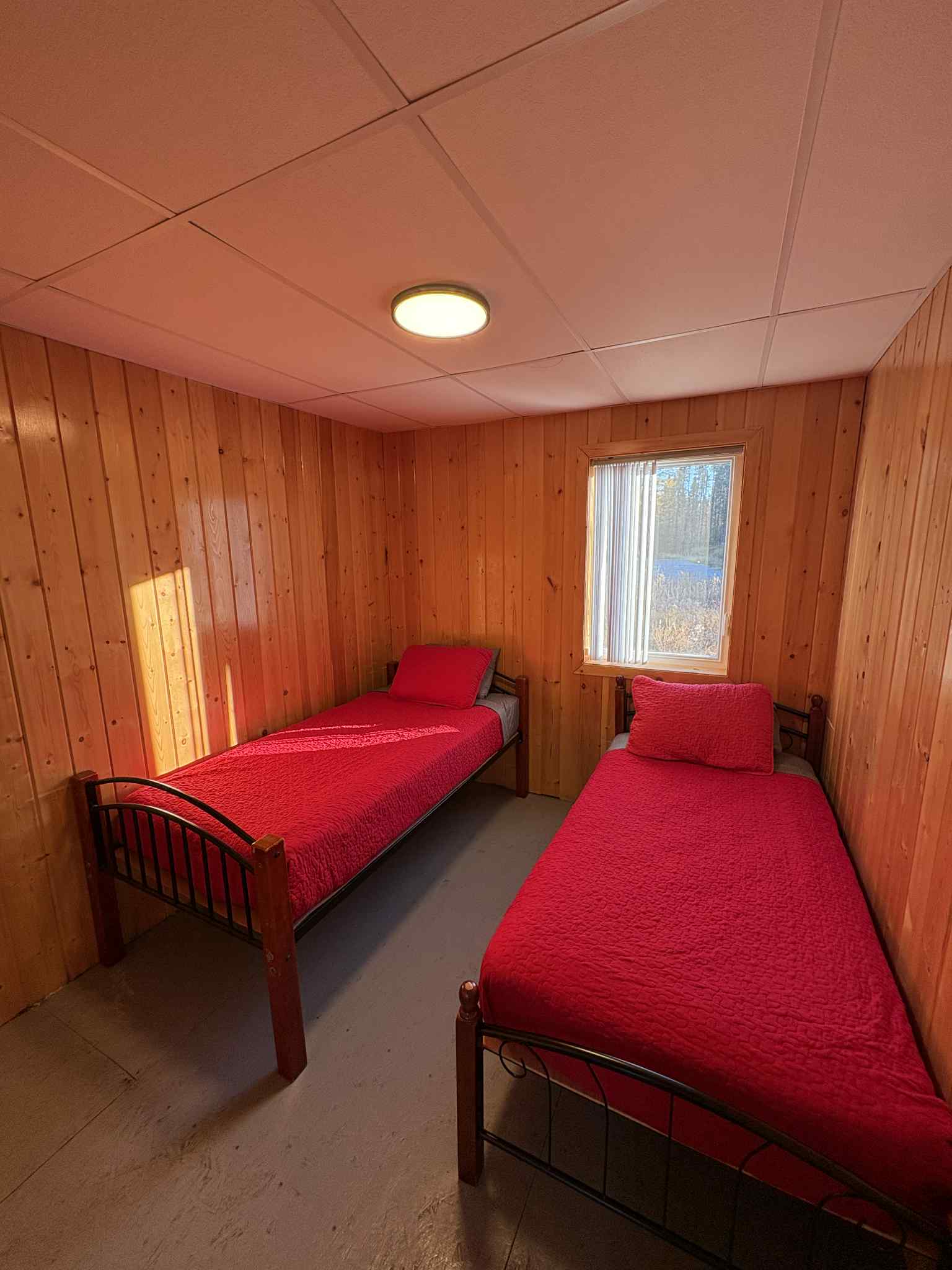 Chambre chalet 4 du Relais Onatchiway : 2 lits simples