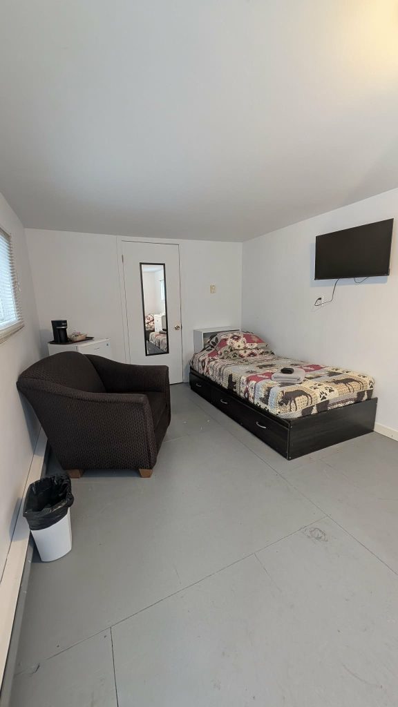 Chambre 7 Monts-Valin avec salle de bain privée au Relais Onatchiway