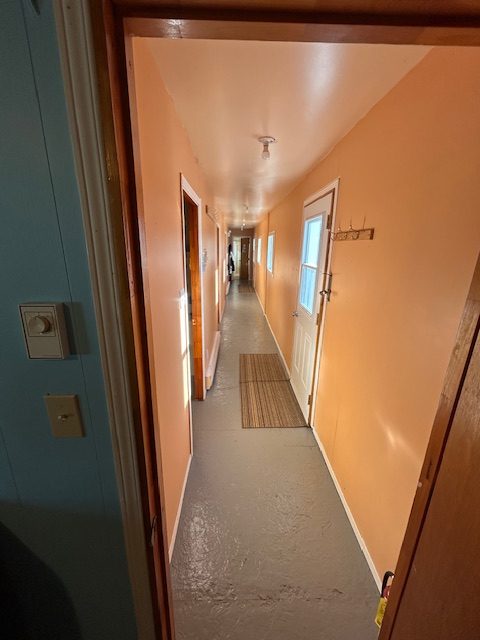 Couloir des dortoirs du relais Onatchiway