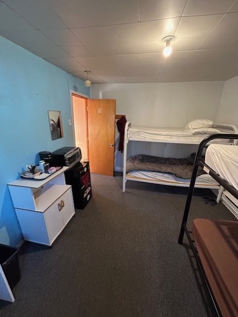 Chambre en dortoir du Relais Onatchiway : lits superposés