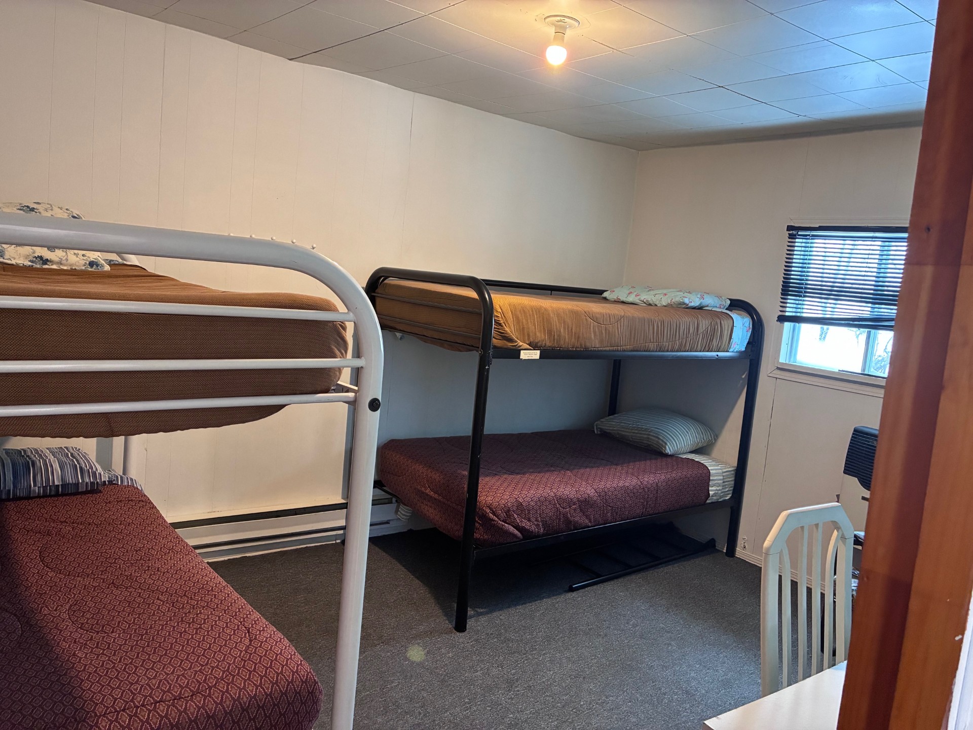 Chambre dortoir du Relais Onatchiway : 2 lits superposés
